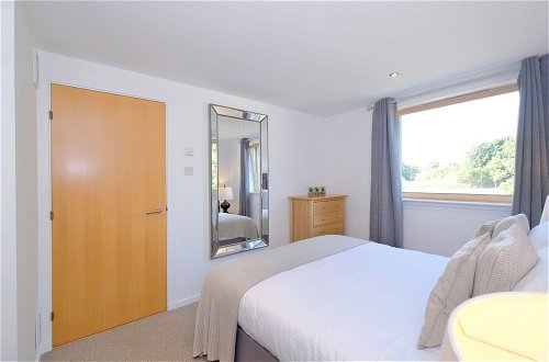 Photo 4 - Modern two Bedroom Aberdeen Apartment With River Views