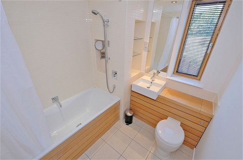 Photo 17 - Modern two Bedroom Aberdeen Apartment With River Views