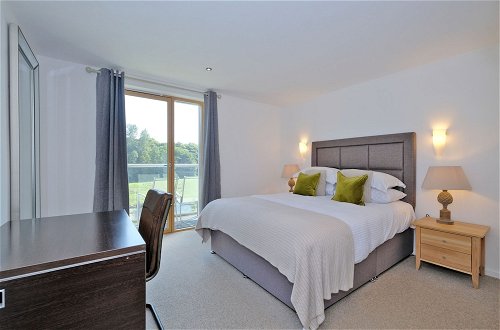 Photo 15 - Modern two Bedroom Aberdeen Apartment With River Views