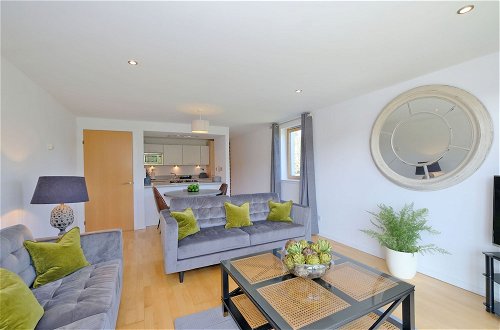 Photo 12 - Modern two Bedroom Aberdeen Apartment With River Views
