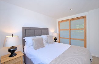 Photo 3 - Modern two Bedroom Aberdeen Apartment With River Views