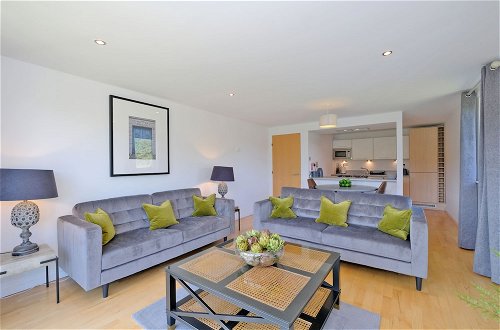 Foto 13 - Modern two Bedroom Aberdeen Apartment With River Views