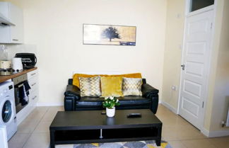 Photo 3 - Newly Refurbished Modern Apt 10