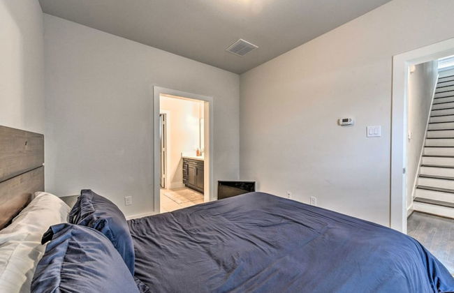 Brand New 3 Story Modern Home - Foto 4