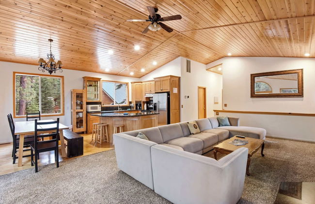 Truckee Pines Retreat Game Room & Forest Views - Foto 9