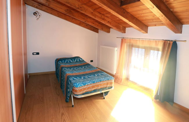The Lake Apartment - Photo 5