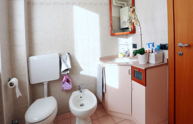 The Lake Apartment - Photo 14