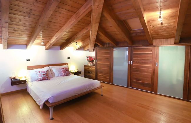 The Lake Apartment - Photo 9