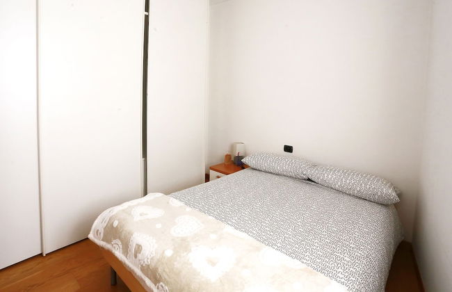 The Lake Apartment - Photo 3