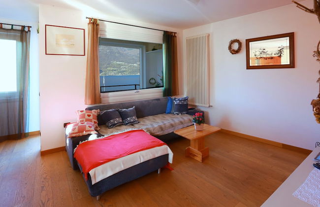 The Lake Apartment - Photo 13