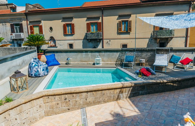 Spacious Villa with 4 rooms, pool, solarium & garden - Photo 19
