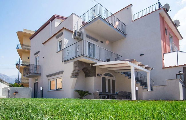 Spacious Villa with 4 rooms, pool, solarium & garden - Photo 27