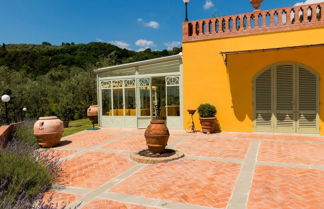 Foto 1 - Amazing Farmhouse in Montecatini Terme with Hot Tub