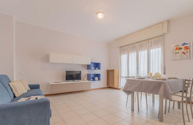 Alexis House - Photo 1