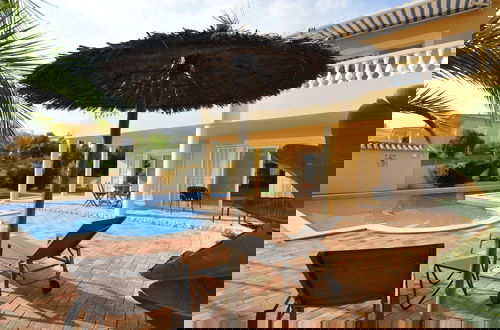 Foto 17 - Villa With Views Like the Pool, Sea, Meia Praia