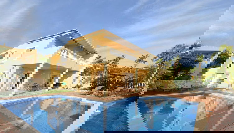 Foto 1 - Villa With Views Like the Pool, Sea, Meia Praia