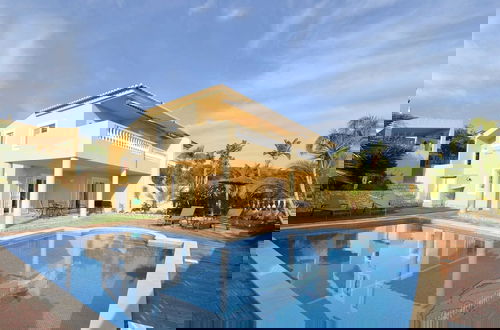 Foto 1 - Villa With Views Like the Pool, Sea, Meia Praia