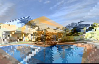 Foto 1 - Villa With Views Like the Pool, Sea, Meia Praia