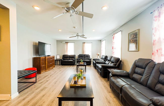THE 1023 With Private Yard & Parking, Near Falls & Casino by Niagara Hospitality - Foto 25