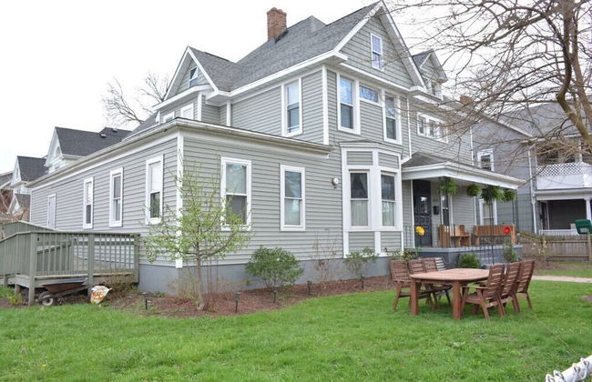 THE 1023 With Private Yard & Parking, Near Falls & Casino by Niagara Hospitality - Foto 45