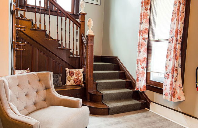 THE 1023 With Private Yard & Parking, Near Falls & Casino by Niagara Hospitality - Foto 44