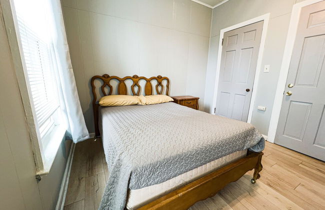 THE 1023 With Private Yard & Parking, Near Falls & Casino by Niagara Hospitality - Foto 10