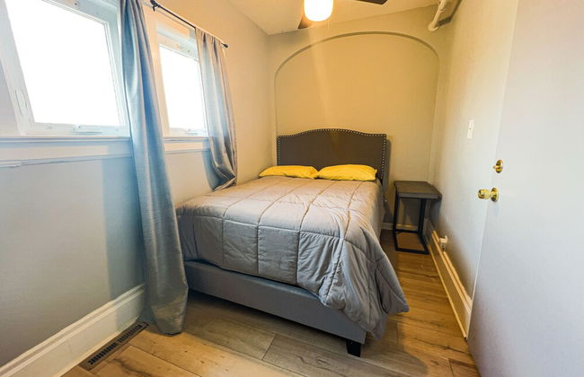 THE 1023 With Private Yard & Parking, Near Falls & Casino by Niagara Hospitality - Foto 12