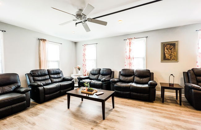THE 1023 With Private Yard & Parking, Near Falls & Casino by Niagara Hospitality - Foto 30