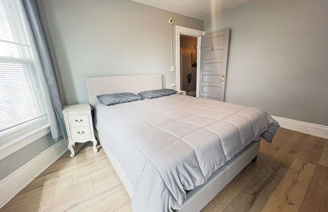 THE 1023 With Private Yard & Parking, Near Falls & Casino by Niagara Hospitality - Foto 11
