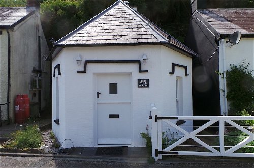 Photo 1 - the Welsh Toll House