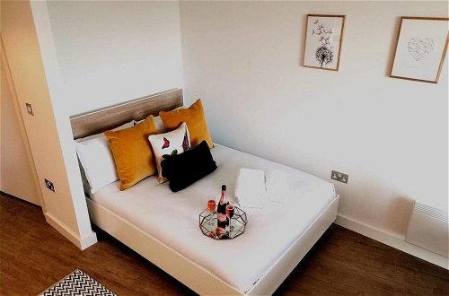 Foto 3 - A Modern Studio With Great City Views - 17th Floor, City Views & 2 Minutes to Canal
