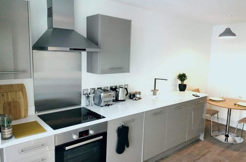 Foto 9 - A Modern Studio With Great City Views - 17th Floor, City Views & 2 Minutes to Canal