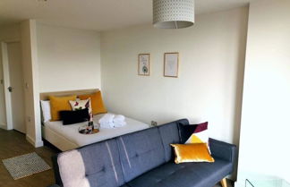 Foto 2 - A Modern Studio With Great City Views - 17th Floor, City Views & 2 Minutes to Canal