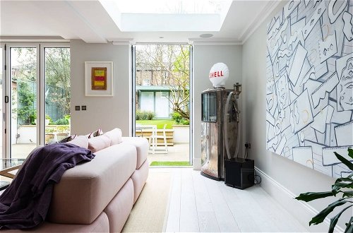 Photo 20 - Fantastic 4 Bed House in Iconic Camden