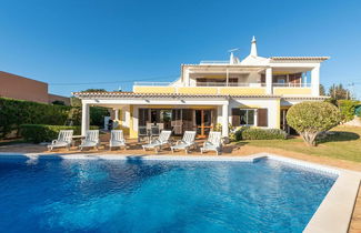 Foto 1 - Cozy Villa in Albufeira With Swimming Pool