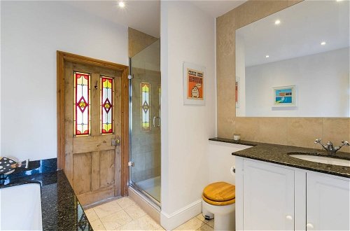 Photo 38 - Fabulous 4 Bed House With Garden in Fulham