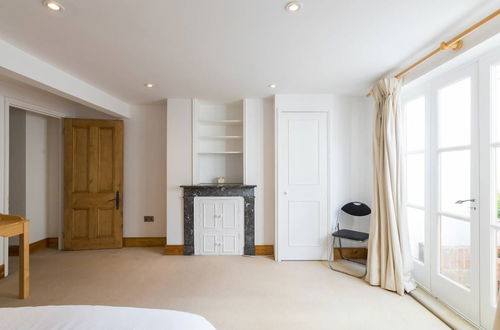 Photo 5 - Fabulous 4 Bed House With Garden in Fulham