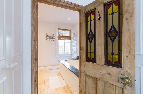 Foto 15 - Fabulous 4 Bed House With Garden in Fulham