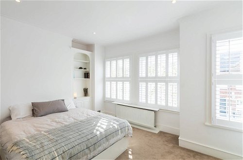 Photo 12 - Fabulous 4 Bed House With Garden in Fulham