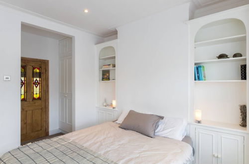 Photo 13 - Fabulous 4 Bed House With Garden in Fulham