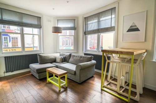 Photo 17 - Airy Modern 1 Bed Apartment in Shoreditch