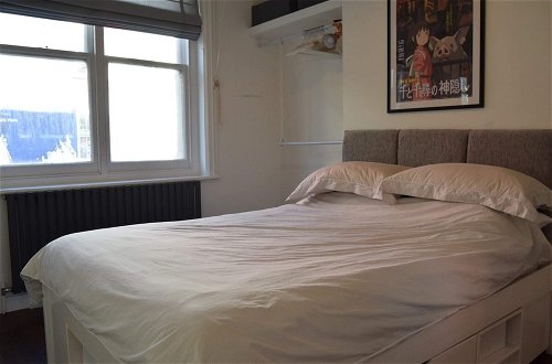 Photo 4 - Airy Modern 1 Bed Apartment in Shoreditch