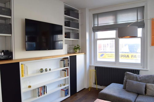 Photo 15 - Airy Modern 1 Bed Apartment in Shoreditch