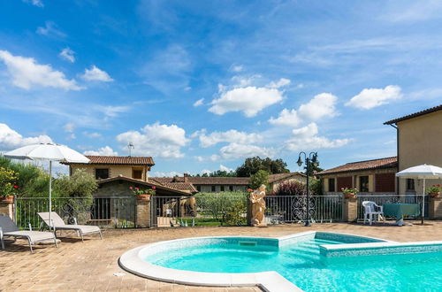 Photo 10 - Secluded Mansion in Perugia with Hot Tub