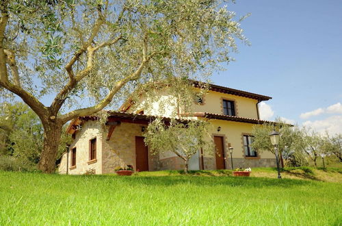 Foto 25 - Farmhouse in Perugia with Hot Tub, Swimming Pool, Garden, BBQ