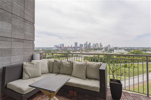 Foto 23 - Luxe Downtown Penthouse with City Skyline Views