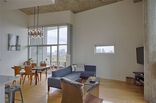 Foto 8 - Luxe Downtown Penthouse with City Skyline Views