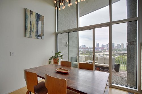 Foto 2 - Luxe Downtown Penthouse with City Skyline Views