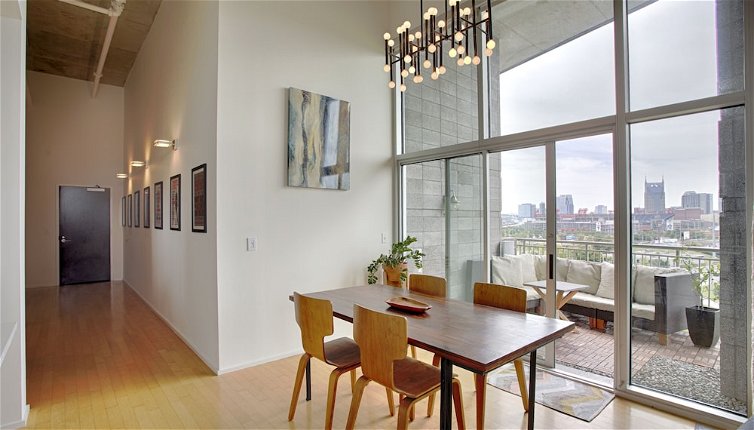 Foto 1 - Luxe Downtown Penthouse with City Skyline Views