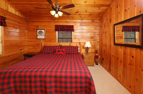 Photo 3 - Just Hanging Out - Three Bedroom Cabin